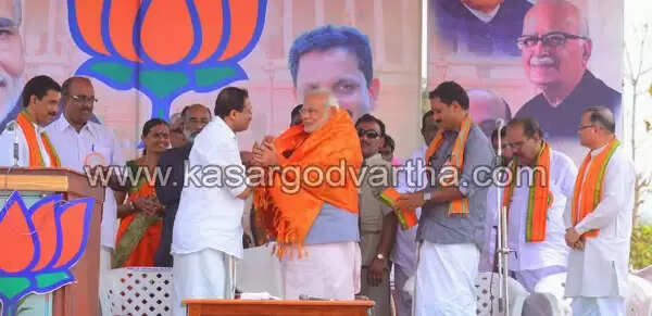 കൊടുങ്കാറ്റായി മോഡി; ആവേശത്തേരിലേറി അണികള്