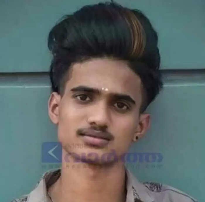 സുഹൃത്തുക്കൾക്കൊപ്പം ആറാട്ട് ഉത്സവത്തിന് എത്തി മടങ്ങുന്നതിനിടെ കാണാതായ ഫോടോഗ്രാഫി വിദ്യാർഥിയായ യുവാവിനെ അപകട വളവിൽ ബൈക് മറിഞ്ഞ് മരിച്ച നിലയിൽ കണ്ടെത്തി