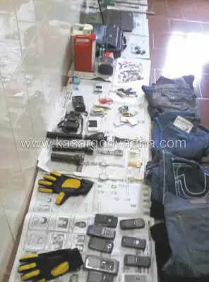 അന്തര് ജില്ല കവര്ച്ചാസംഘം മാരകായുധങ്ങളുമായി അറസ്റ്റില്