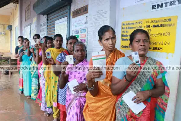 മഞ്ചേശ്വരം ഉപതെരഞ്ഞെടുപ്പ്: ബൂത്തുകളില് തിരക്കേറി, പോളിംഗ് 20 ശതമാനം കടന്നു