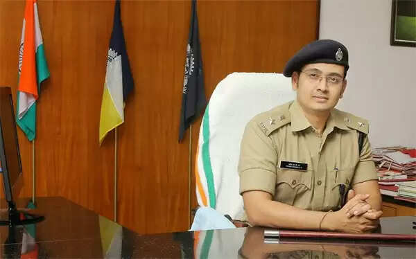 പുതുവൈപ്പിനില് സമരക്കാരെ പോലീസ് ക്രൂരമായി മര്ദിച്ച സംഭവത്തില് യതീഷ് ചന്ദ്ര നേരിട്ട് ഹാജരാകണമെന്ന് മനുഷ്യാവകാശ കമ്മീഷന്