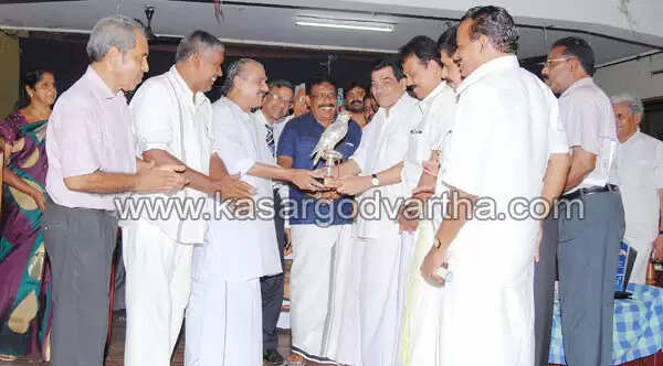 ഗ്ലോബല് ജംസര്വ് അവാര്ഡ് സി.ടി അഹ്മദലിക്ക് സമ്മാനിച്ചു