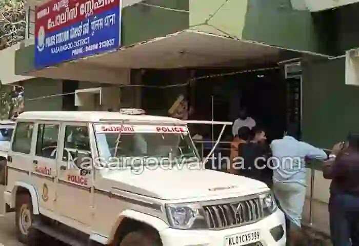 Plastic Raid | പെരുന്നാള് തിരക്കിനിടെ എന്ഫോഴ്സ്മെന്റ് സ്ക്വാഡിന്റെ പ്ലാസ്റ്റിക് കാരിബാഗ് വേട്ട; പ്രതിഷേധിച്ച വ്യാപാരി നേതാവിനെയും തൊഴിലാളിയെയും അറസ്റ്റ് ചെയ്തു; ശക്തമായ പ്രതിഷേധം ഉയരുമെന്ന് വ്യാപാരികള്