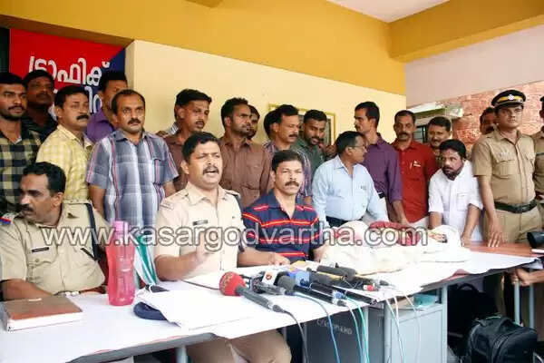 വിജയ ബാങ്ക് കൊള്ള: മുഴുവന് സ്വര്ണവും കണ്ടെടുത്തു, 4 പ്രതികളുടെ അറസ്റ്റ് രേഖപ്പെടുത്തി, 3 പേര് ഒളിവില്