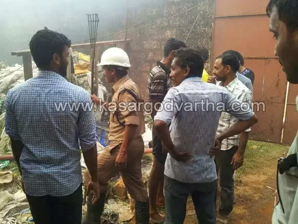 ചൂരിയില് ആക്രി ഗോഡൗണില് വന് തീപിടുത്തം; ലക്ഷങ്ങളുടെ നഷ്ടം