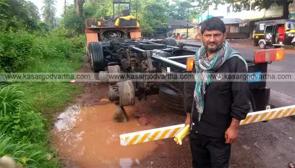 റോഡരികില് നിര്ത്തിയിടുന്ന വാഹനങ്ങളുടെ ടയറുകളും ബാറ്ററികളും മോഷ്ടിക്കുന്ന വന് സംഘം പ്രവര്ത്തിക്കുന്നു; പഞ്ചാബില് നിന്നും എറണാകുളത്തേക്ക് പോവുകയായിരുന്ന ടോറസ് ലോറിയില് നിന്നും നാല് ടയറുകള് മോഷ്ടിച്ചുകടത്തി