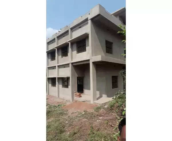 മുഖം മിനുക്കി ചായ്യോം ചക്ലിയ കോളനി; വരുമാന മാര്ഗമായി ഫ്ളോര് മില്ലും ടൈലറിംഗ് ഇന്സ്റ്റിറ്റ്യൂട്ടും, മോടിപിടിപ്പിച്ച് വീടുകളും കമ്മ്യൂണിറ്റി ഹാളും, വിജ്ഞാന്വാടിക്ക് പുത്തന് കെട്ടിടം