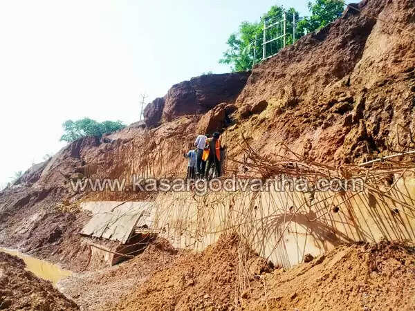 ദുരിത പര്വ്വം താണ്ടി ചന്ദ്രഗിരി യാത്ര; കരാര് ഏറ്റെടുത്തവര്ക്ക് കുലുക്കമില്ല, ഒപ്പം അധികൃതര്ക്കും