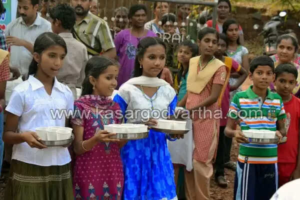 അരയിക്ക് തിരുമധുരം പകര്ന്ന് നബിദിനറാലി