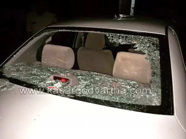 വഴിയാത്രക്കാരനെ ഇടിച്ച കാര് നാട്ടുകാര് അടിച്ചുതകര്ത്തു