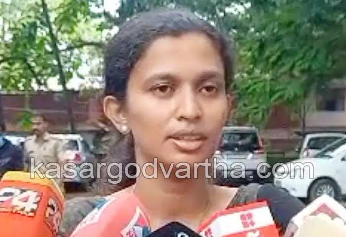 K Vidya | മാധ്യമങ്ങളും രാഷ്ട്രീയക്കാരും തന്നെയും കുടുംബത്തെയും ഒരു മാസക്കാലം വേട്ടയാടിയെന്ന് കെ വിദ്യ; കരിന്തളം കോളജില് വ്യാജ സര്ടിഫികറ്റ് ഹാജരാക്കി ജോലി നേടിയെന്ന കേസില് ഹൊസ്ദുര്ഗ് കോടതി ഉപാധികളോടെ ജാമ്യം അനുവദിച്ചു