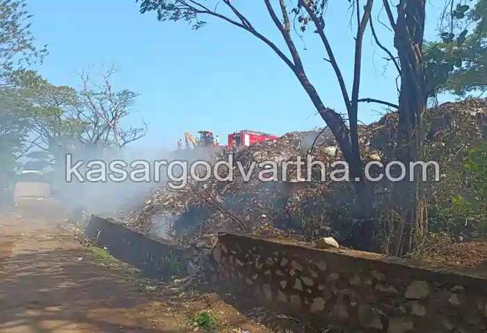 Fire | ചേലോറ ട്രഞ്ചിംഗ് മൈതാനത്ത് തീപ്പിടിത്തം; മാലിന്യ കൂമ്പാരം കത്തിനശിച്ചു; അട്ടിമറിയെന്ന് ആരോപണം