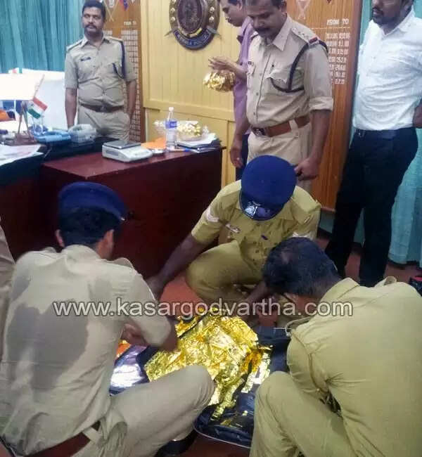 ആദൂരില് വന് സ്വര്ണവേട്ട: ബസില് കടത്തുകയായിരുന്ന 1.290 കിലോ സ്വര്ണവുമായി 2 പേര് അറസ്റ്റില്