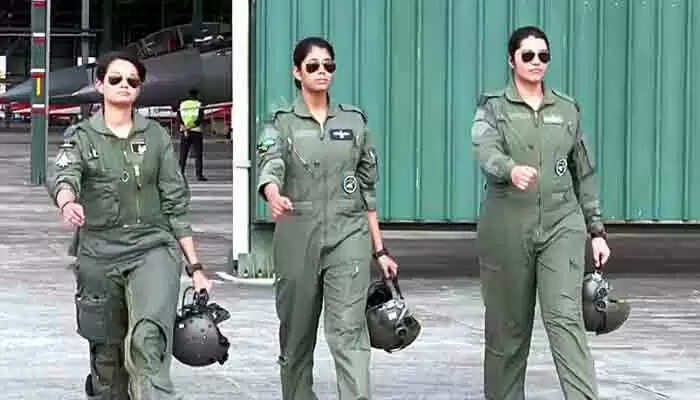 Agniveer vayu | ഉദ്യോഗാർഥികൾക്ക് അവസരം: വ്യോമസേനയിൽ അഗ്നിവീറാകാം; നവംബർ 7 മുതൽ രജിസ്ട്രേഷൻ ആരംഭിക്കും; യോഗ്യത, അപേക്ഷിക്കേണ്ടത് എങ്ങനെ, വിശദമായി അറിയാം