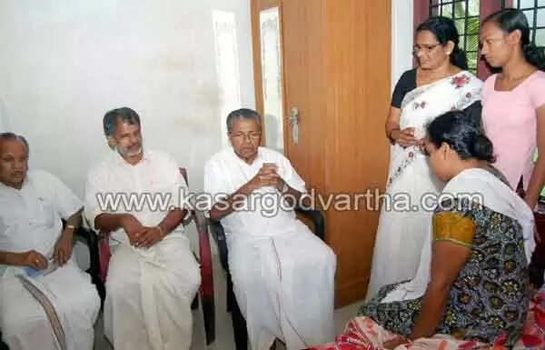 ബാലകൃഷ്ണന്റെ വീട് പിണറായി സന്ദര്ശിച്ചു