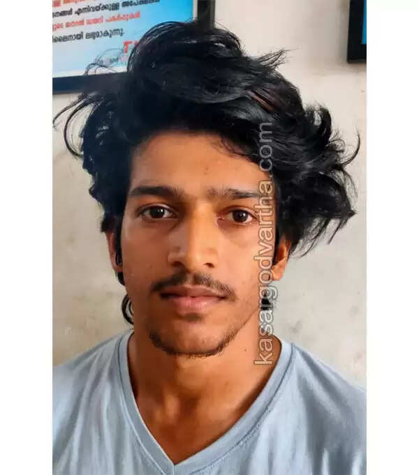 15 ഓളം കേസുകളില് പ്രതിയായ പിടികിട്ടാപുള്ളിയെ പോലീസ് പിടികൂടി