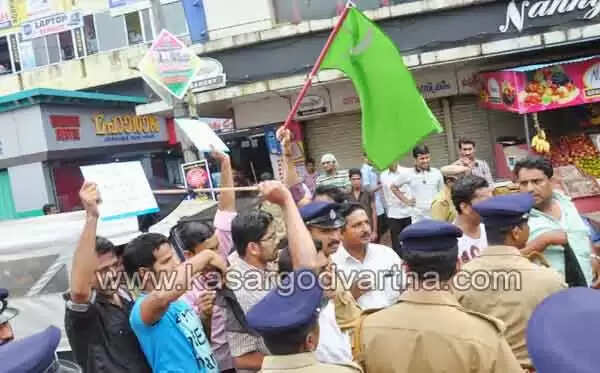 എം.എല്.എയെ കരിങ്കൊടി കാട്ടിയ ഐ.എന്.എല് പ്രവര്ത്തകരെ അറസ്റ്റ്ചെയ്തു