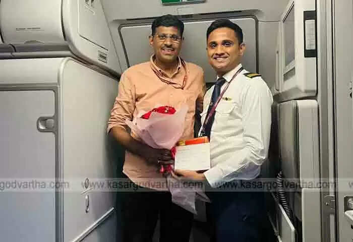 Honored | നീലേശ്വരത്തിന്റെ വികസന കാര്യത്തിൽ മുന്നിട്ടിറങ്ങി പ്രവർത്തിക്കുന്ന മനോജിന് വിമാനത്തിനുള്ളിൽ സ്നേഹാദരം; ആകാശത്ത് ഒരു അപൂർവ ബന്ധം