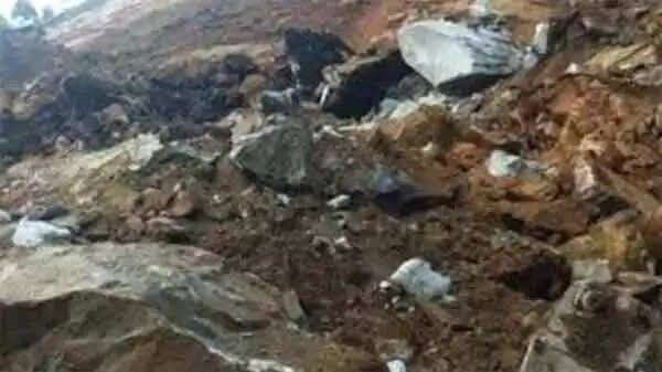 Landslide in Idukki | ഇടുക്കിയില് കുന്നിടിഞ്ഞ് വീണ് തൊഴിലാളി മണ്ണിനടിയില്പെട്ടു; തിരച്ചില് തുടരുന്നു