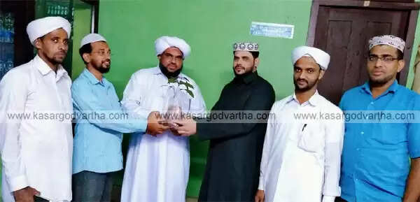 എസ് വൈ എസ് വനവത്കരണ ക്യാമ്പെയിന്റെ ഭാഗമായുള്ള മാവിന് തൈ വിതരണോദ്ഘാടനം നിര്വ്വഹിച്ചു