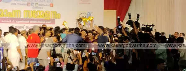 കലയുടെ പെരുങ്കളിയാട്ടത്തിന് മഴയോടെ സമാപനം; കലോത്സവങ്ങളില് മാത്രമല്ല അക്കാദമിക് രംഗത്തും ജനകീയത കൈവരിക്കണമെന്ന് മന്ത്രി സി രവീന്ദ്രനാഥ്, അടുത്ത വര്ഷത്തെ കലോത്സവം കൊല്ലം ജില്ലയില്