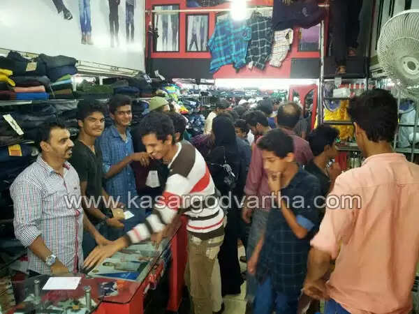 വിലക്കയറ്റത്തിന്റെ പെരുന്നാള് വിപണി; എങ്കിലും നഗരത്തില് തിരക്കൊഴിഞ്ഞില്ല