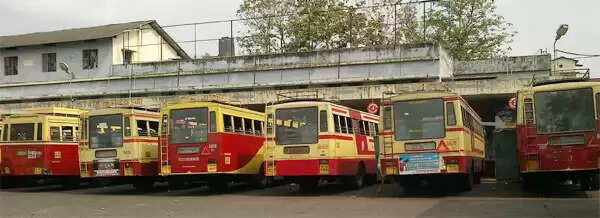 സമരത്തില് നിന്നും യൂണിയനുകള് പിന്മാറിയതില് പ്രതിഷേധം; കെ എസ് ആര് ടി സി ഡിപ്പോയിലെ 35 മെക്കാനിക്ക് ജീവനക്കാര് സംഘടനകളില് നിന്നും രാജിവെച്ചു