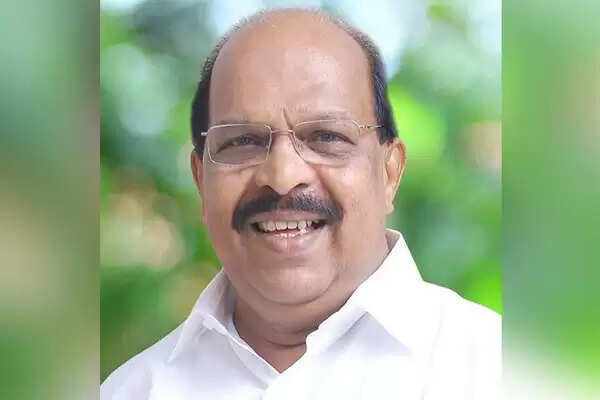 അനധികൃതമായി റോഡുകള് കുഴിക്കുന്നത് ഇനി മുതല് ക്രിമിനല്കുറ്റം; നടപടിക്ക് മന്ത്രി ജി സുധാകരന് നിര്ദേശം നല്കി