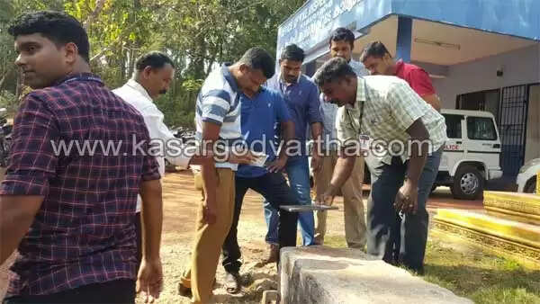 ബോംബ് സ്ക്വാഡ് സ്ഥലത്തെത്തി; അണങ്കൂരില് കണ്ടെത്തിയത് സ്ഫോടക വസ്തു തന്നെയാണെന്ന് ഉറപ്പിച്ചു, ഉറവിടം തേടി പോലീസ്