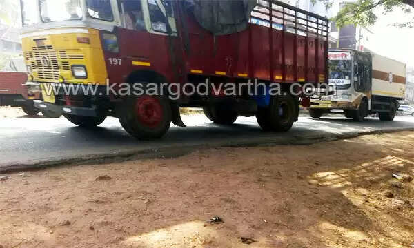 ബിജെപി ഹര്ത്താല്; ചെറുവത്തൂരില് കടകള് തുറന്നു; വാഹനങ്ങള് ഓടി