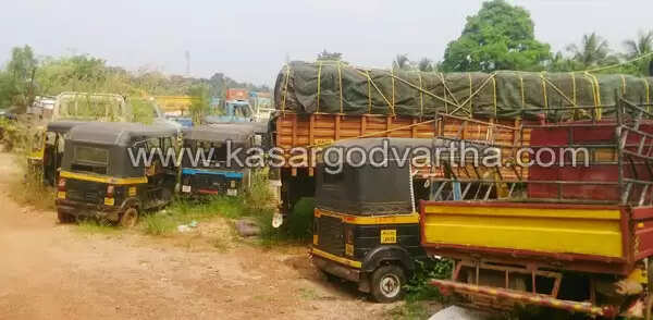 പോലീസ് കസ്റ്റഡിയിലെടുത്ത വാഹനങ്ങളുടെ പാര്ട്സുകളും ടയറും മോഷണം പോകുന്നു, കള്ളന് കപ്പലിലെന്നു ആരോപണം