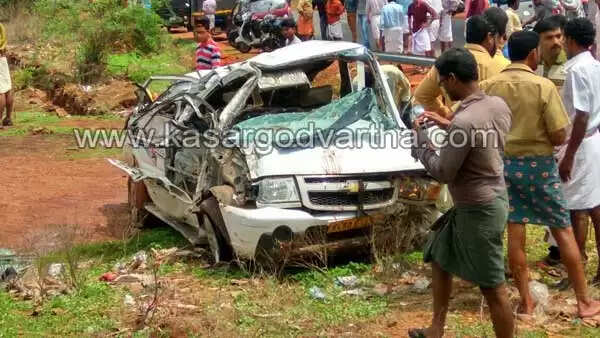 കുണിയയില് ലോറിയും ടവേരയും കൂട്ടിയിടിച്ച് 9 പേര്ക്ക് പരിക്ക്; 4 പേരുടെ നില ഗുരുതരം