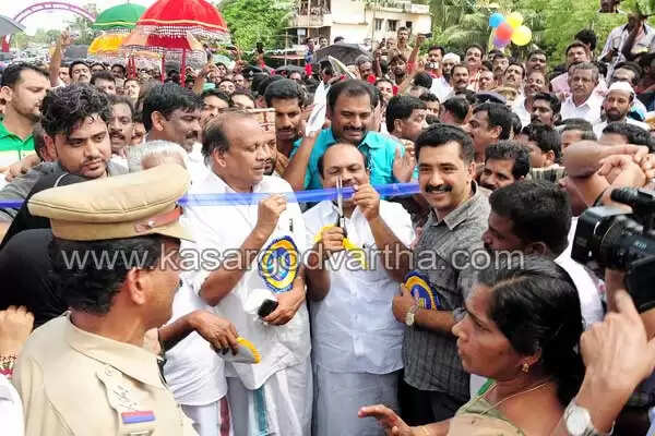 മന്ത്രി വി കെ ഇബ്രാഹിംകുഞ്ഞ് പടന്നക്കാടിന്റെ കുരുക്കഴിച്ചു