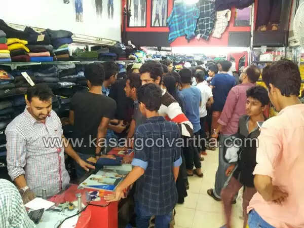 വിലക്കയറ്റത്തിന്റെ പെരുന്നാള് വിപണി; എങ്കിലും നഗരത്തില് തിരക്കൊഴിഞ്ഞില്ല