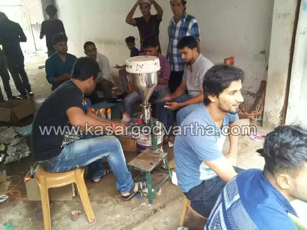 പെരുന്നാളിനെ വരവേല്ക്കാന് മൈലാഞ്ചിയണിഞ്ഞ് മൊഞ്ചത്തികള്