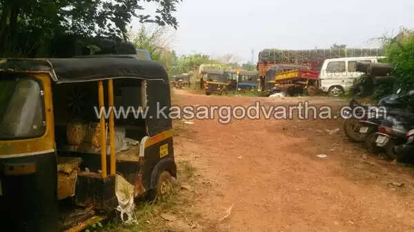 പോലീസ് കസ്റ്റഡിയിലെടുത്ത വാഹനങ്ങളുടെ പാര്ട്സുകളും ടയറും മോഷണം പോകുന്നു, കള്ളന് കപ്പലിലെന്നു ആരോപണം