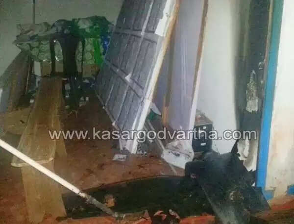 പള്ളിക്കര തൊട്ടിയില് സുന്നീ സെന്ററിന് തീയിട്ടു