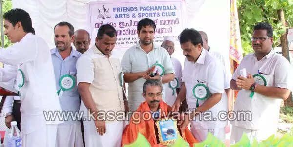 ഫ്രണ്ട്സ് പച്ചംബള സ്കൂള് കിറ്റ് വിതരണം ചെയ്തു