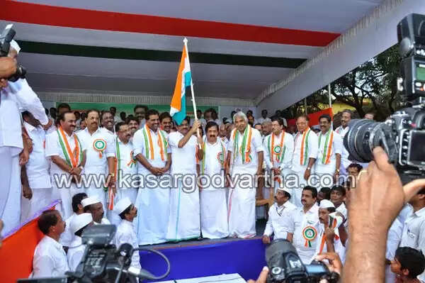 വി.എം സുധീരന്റെ ജനപക്ഷ യാത്രയ്ക്ക് കുമ്പളയില് ആവേശോജ്ജ്വല തുടക്കം