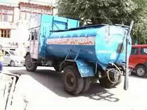 കൂലിക്കാര്യത്തില് പിടിവാശി: പരപ്പയില് കുടിവെള്ളംപോലും ഇറക്കാന് അനുവദിക്കാതെ ചുമട്ടുകാര്