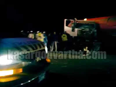 ടാങ്കര് ലോറിയിടിച്ച് മൂന്നു ഒട്ടകങ്ങള് ചത്തു