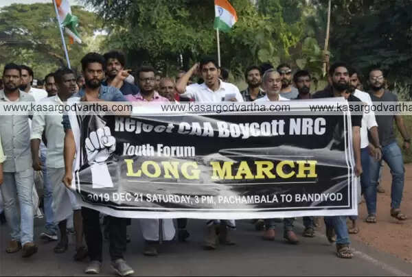 പൗരത്വ ഭേദഗതി നിയമത്തിനെതിരെ പ്രതിഷേധം കത്തുന്നു; കാസര്കോട്ട് വിവിധയിടങ്ങളില് കൂറ്റന് റാലികള്