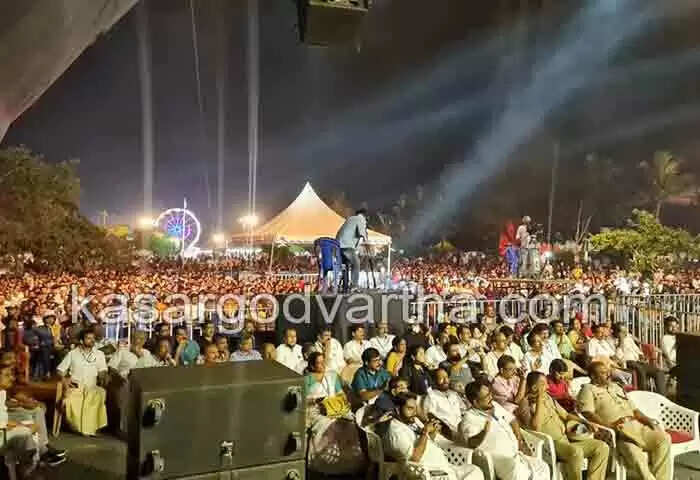 Beach Festival | ബേക്കല് ബീച് ഫെസ്റ്റിലേക്ക് ജനങ്ങളുടെ ഒഴുക്ക്; ആദ്യ ദിനം എത്തിയത് കാല് ലക്ഷം പേര്; വിസ്മയ കാഴ്ചകള് മനം കവരുന്നു