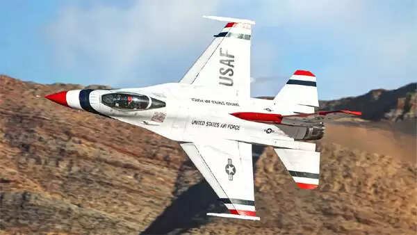 അമേരിക്കന് യുദ്ധവിമാനം തകര്ന്ന് പൈലറ്റ് മരിച്ചു; മൂന്നു ദിവസത്തിനിടെ അപകടത്തില് പെട്ടത് മൂന്ന് അമേരിക്കന് യുദ്ധവിമാനങ്ങള്