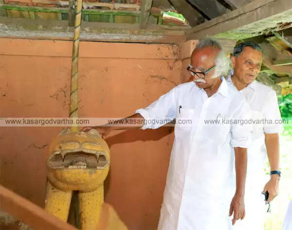 മഡിയന് കൂലോം ക്ഷേത്രപാലക ക്ഷേത്രം മന്ത്രിമാര് സന്ദര്ശിച്ചു; ക്ഷേത്രം സംരക്ഷിക്കാന് സര്ക്കാര് തയ്യാറാണെന്ന് രാമചന്ദ്രന് കടന്നപ്പള്ളി