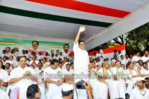 വി.എം സുധീരന്റെ ജനപക്ഷ യാത്രയ്ക്ക് കുമ്പളയില് ആവേശോജ്ജ്വല തുടക്കം