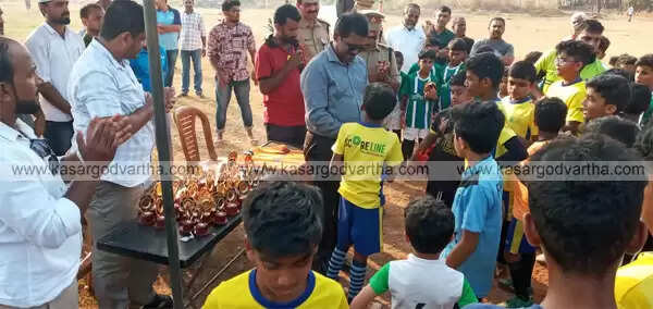 കിക്കെടുത്ത് ജില്ലാ കലക്ടര്; ലഹരിക്കെതിരെ കായിക ലഹരി സന്ദേശവുമായി എക്സൈസ് വകുപ്പ് നടത്തിയ ടാര്ജറ്റ് ഫുട്ബോള് ശ്രദ്ധേയമായി