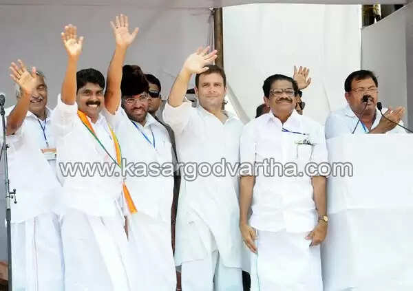 ആവേശ തിരയിളക്കി രാഹുല് പറന്നിറങ്ങി; കേരളത്തിലെ ജനങ്ങളുടെ രാഷ്ട്രീയ ബോധത്തിന് പ്രശംസ