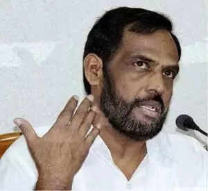 ഇടതു - വലതു മുന്നണികള് ജനാധിപത്യത്തെ അവഹേളിക്കുന്നു: കെ.പി. ശ്രീശന്