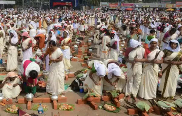 പൊങ്കാല സമര്പണത്തിന് ഭക്തലക്ഷങ്ങള് തലസ്ഥാനത്ത്, എല്ലാ ഒരുക്കങ്ങളും പൂര്ത്തിയായി, തിരുവന്തപുരത്ത് വെള്ളിയാഴ്ച്ച പൊതു അവധി